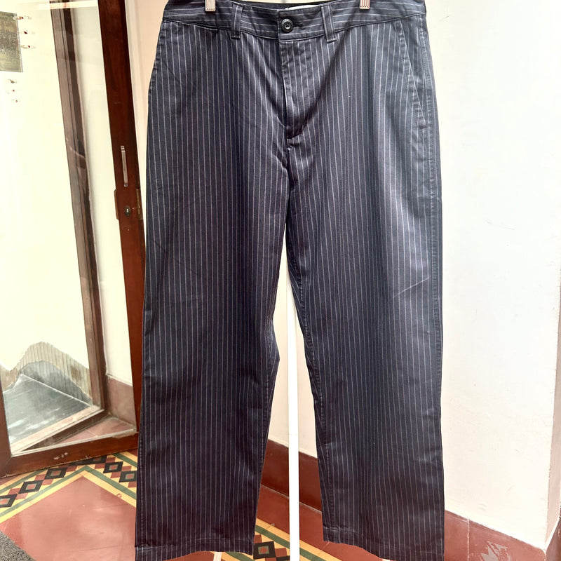 PRE-LOVED Nike SB pinstripe Skate pant (GREY/BLACK)