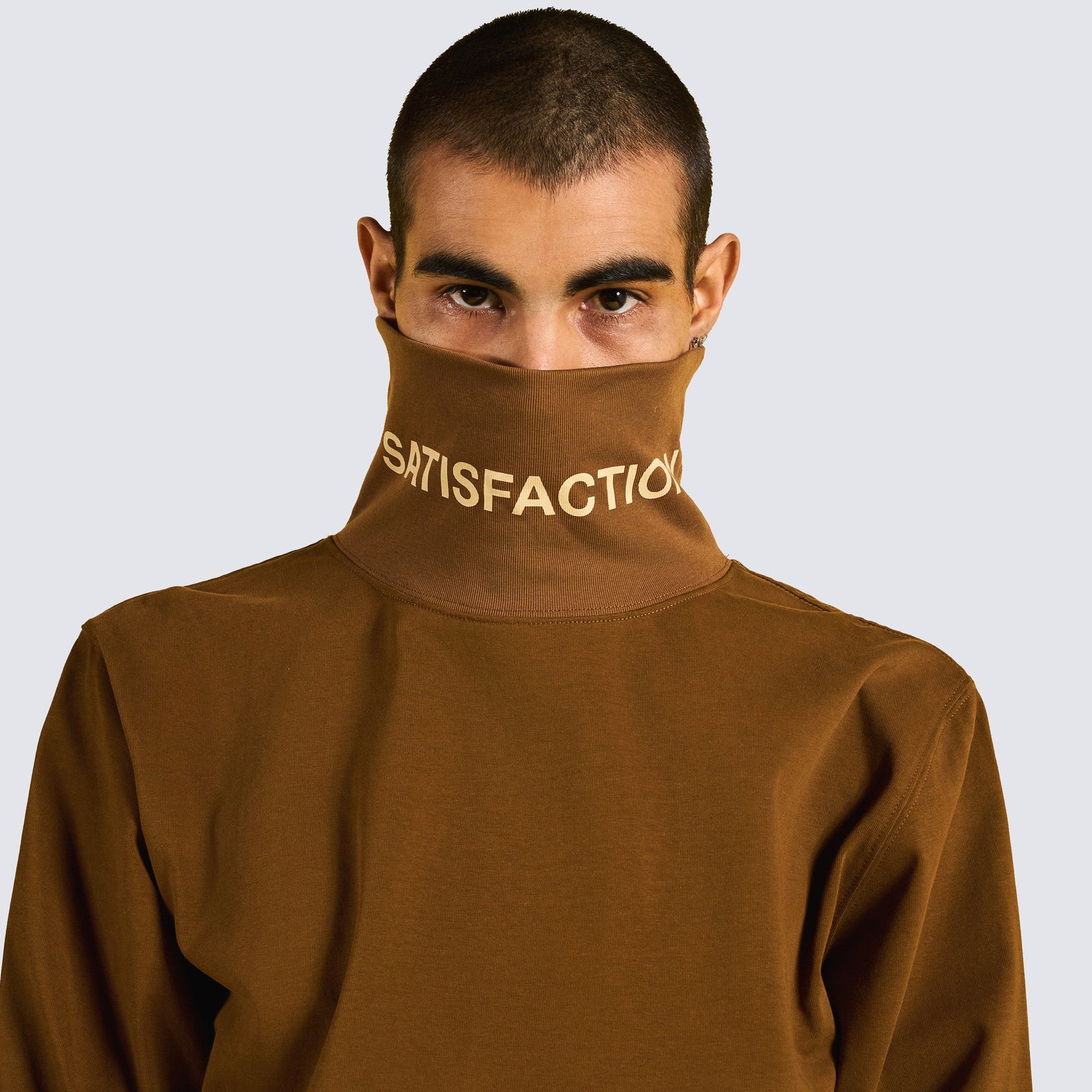 SATISFACTION TURTLENECK (BROWN) – Capsul