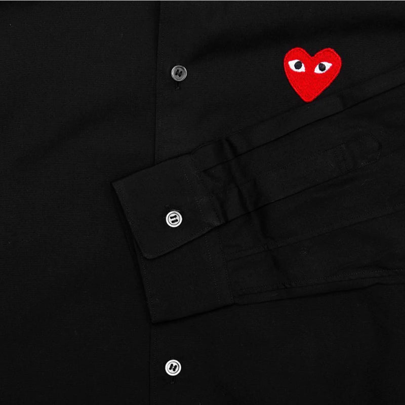 PLAY RED EMBLEM BUTTON DOWN (BLACK)