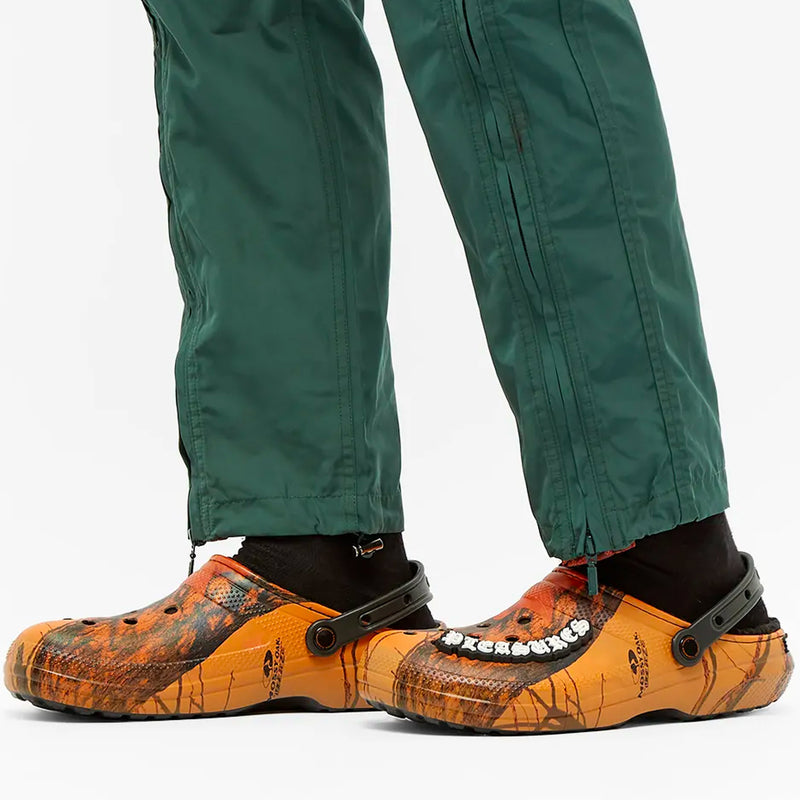 PLEASURES X Crocs Dylan Clog (Camo)