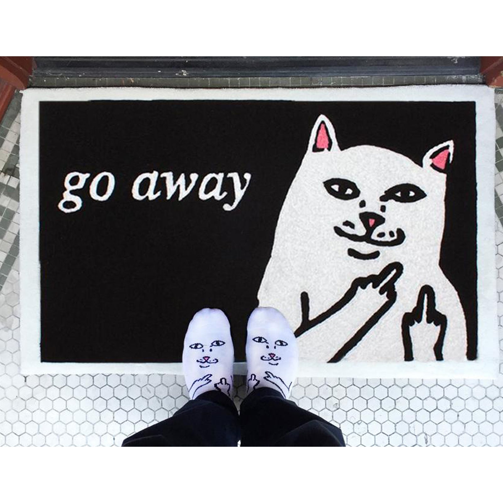 送料無料！RIPNDIP / Go Away Rug Amazon｜RIPNDIP【リッピンディップ】GO AWAY RUG ラグ 玄関